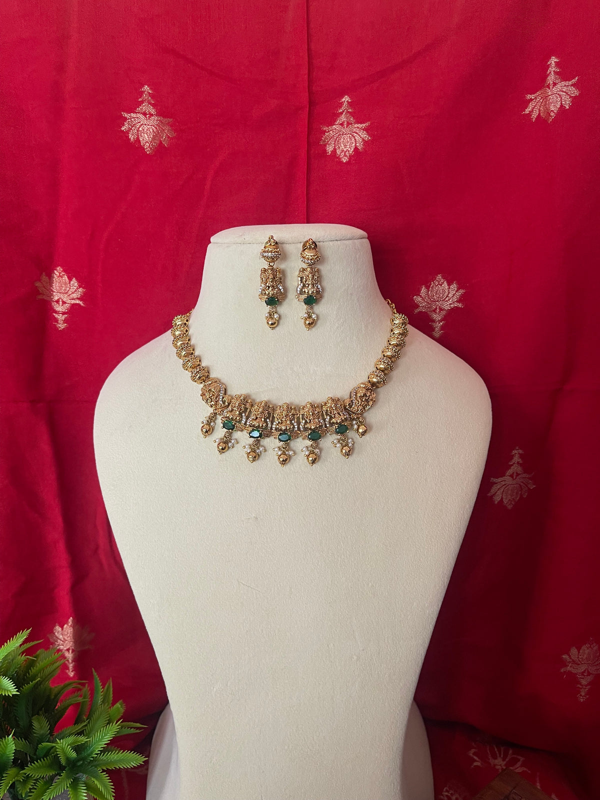 Nakshi 3D embossed Stone Necklace Set