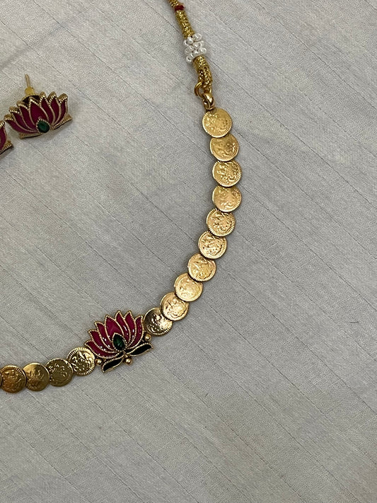 Lotus coin choker