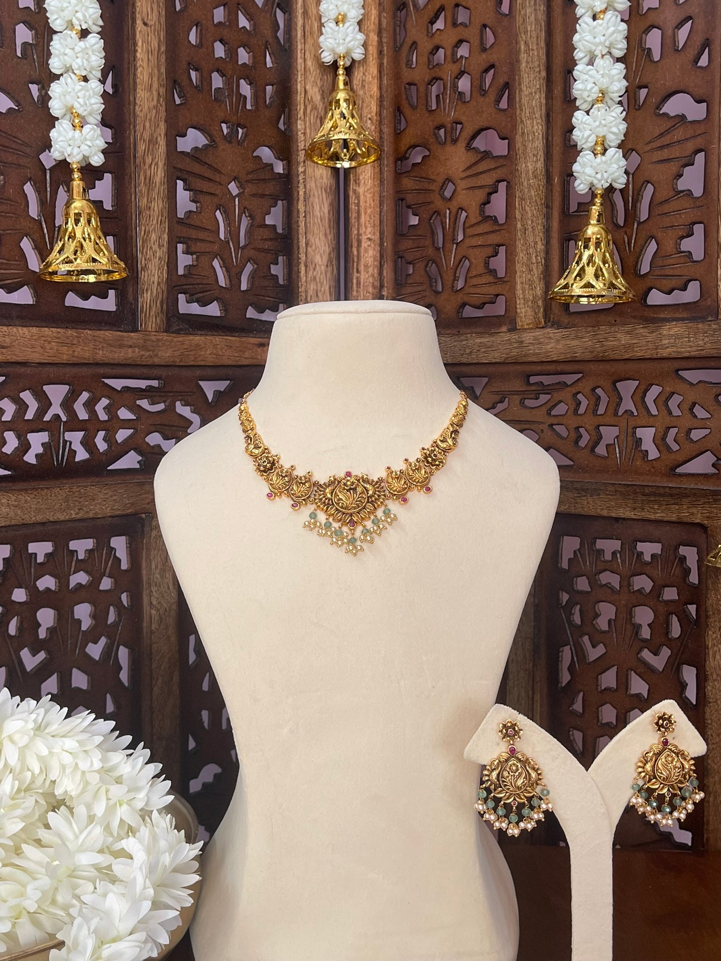 Antique Floral Necklace Set