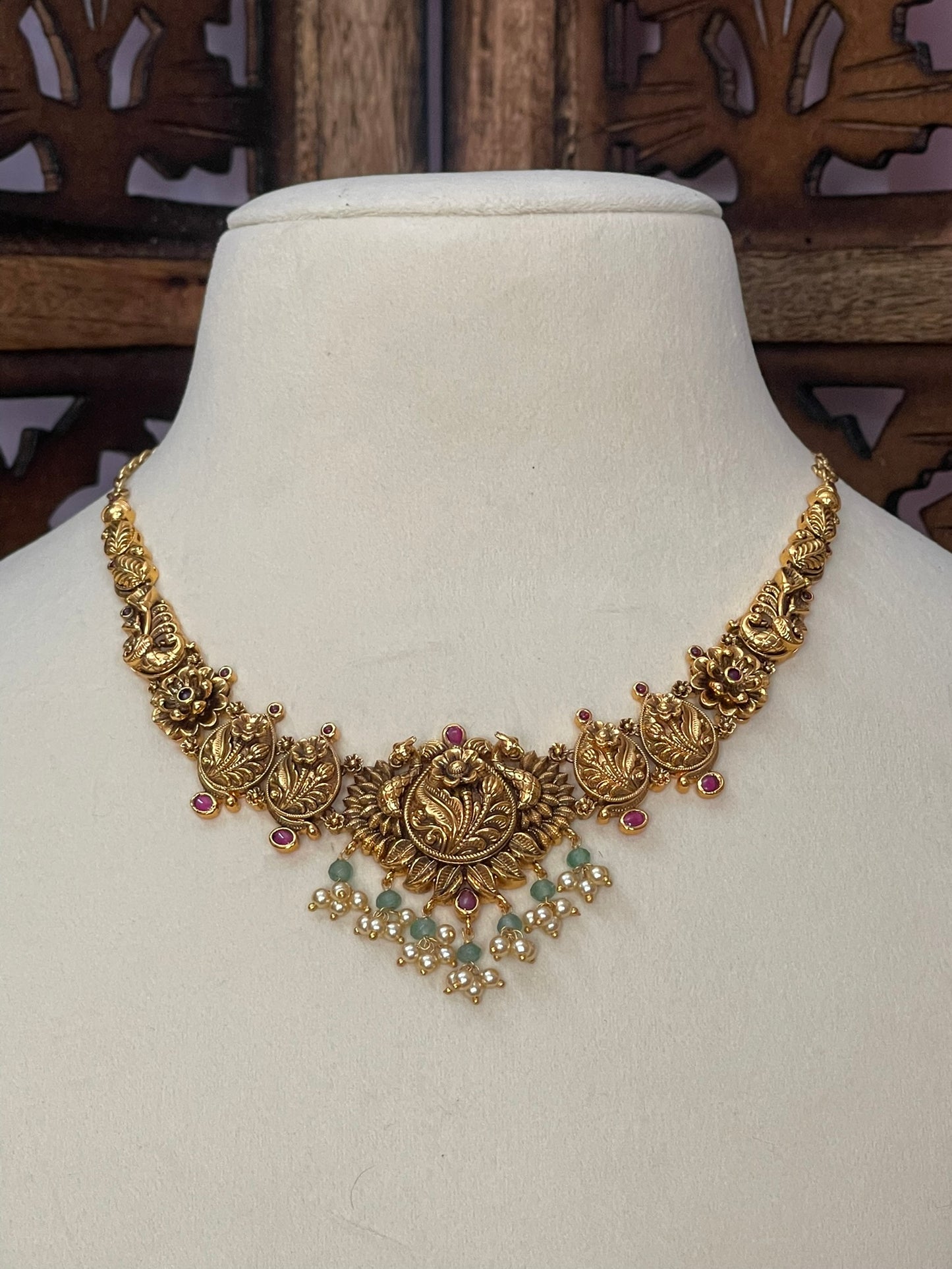 Antique Floral Necklace Set