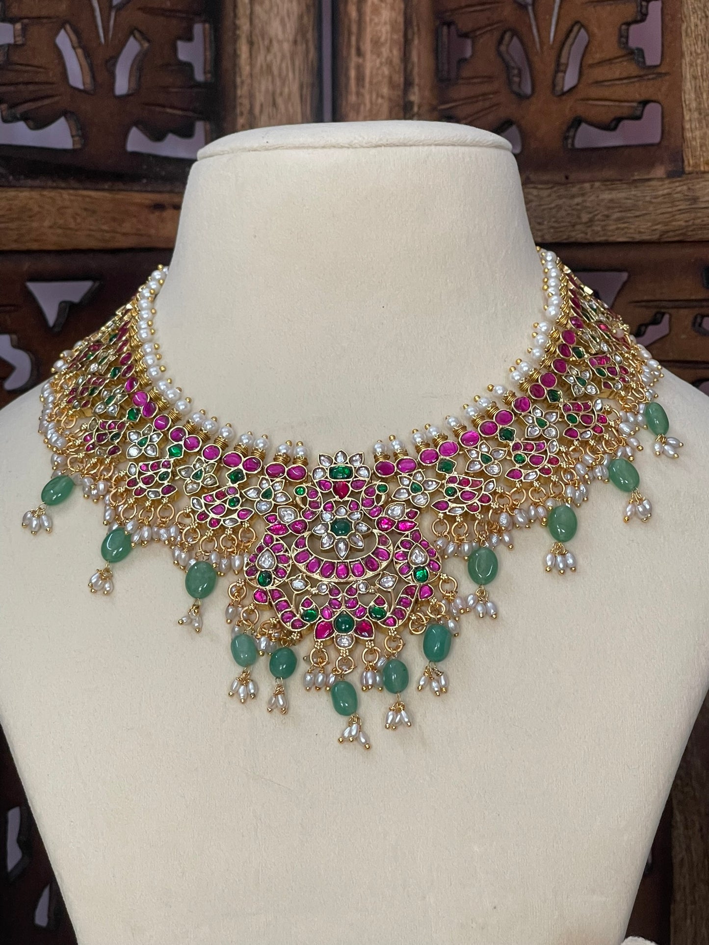 Jadau Guttapusalu Necklace Set