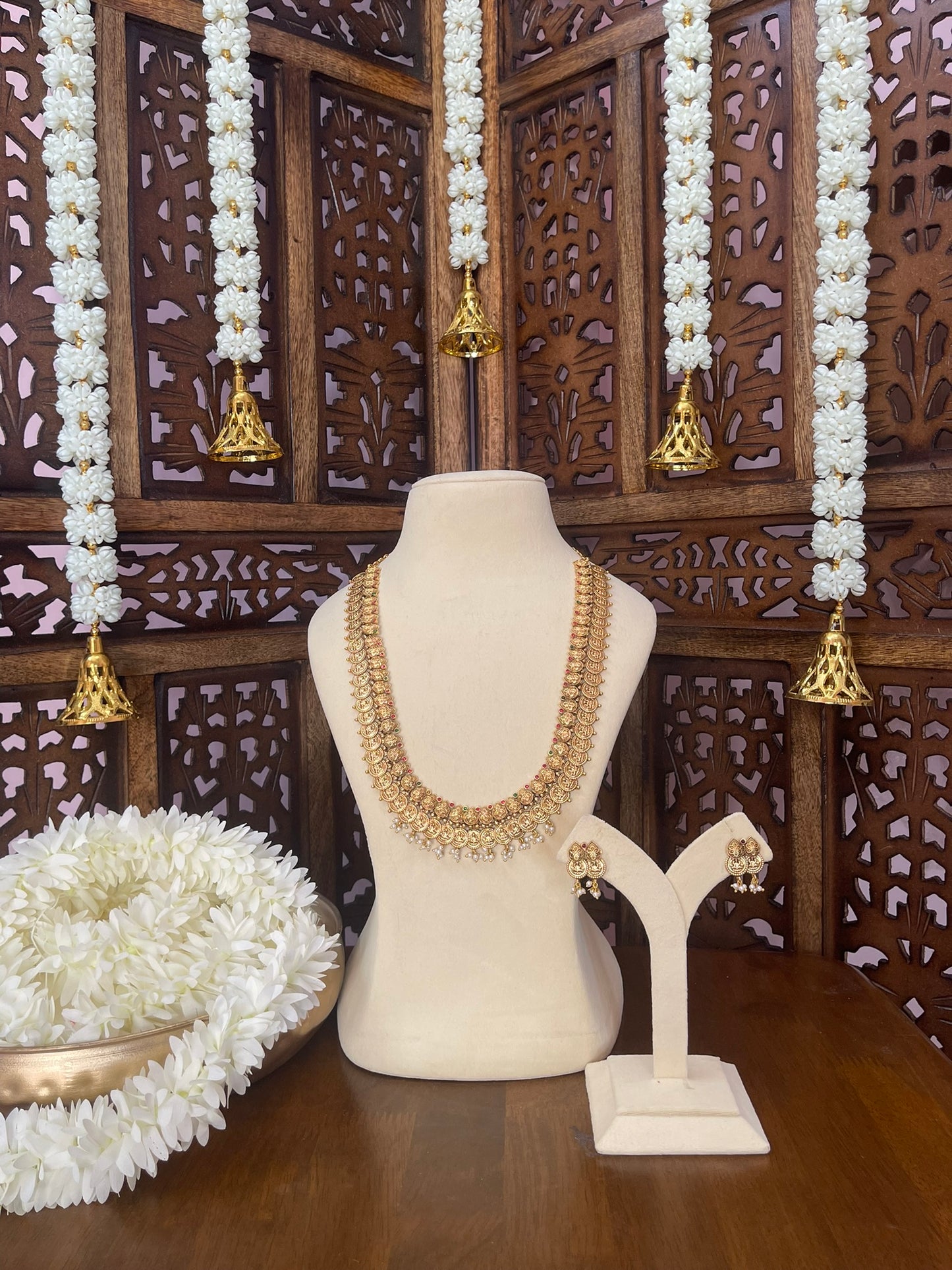 Anitique Kaasu Maalai Haaram