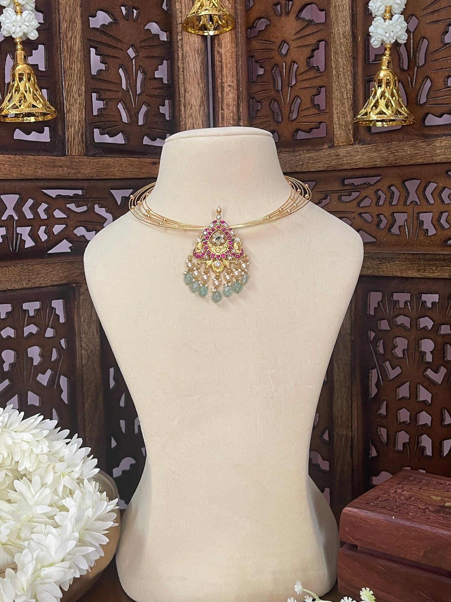 Jadau Pendant Hasli Necklace