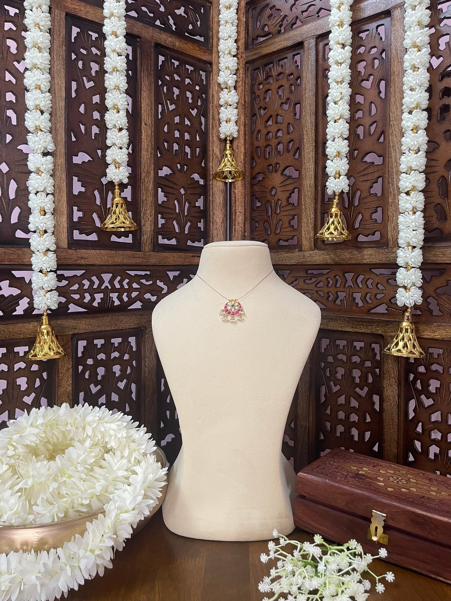 Jadau Invisible Chain