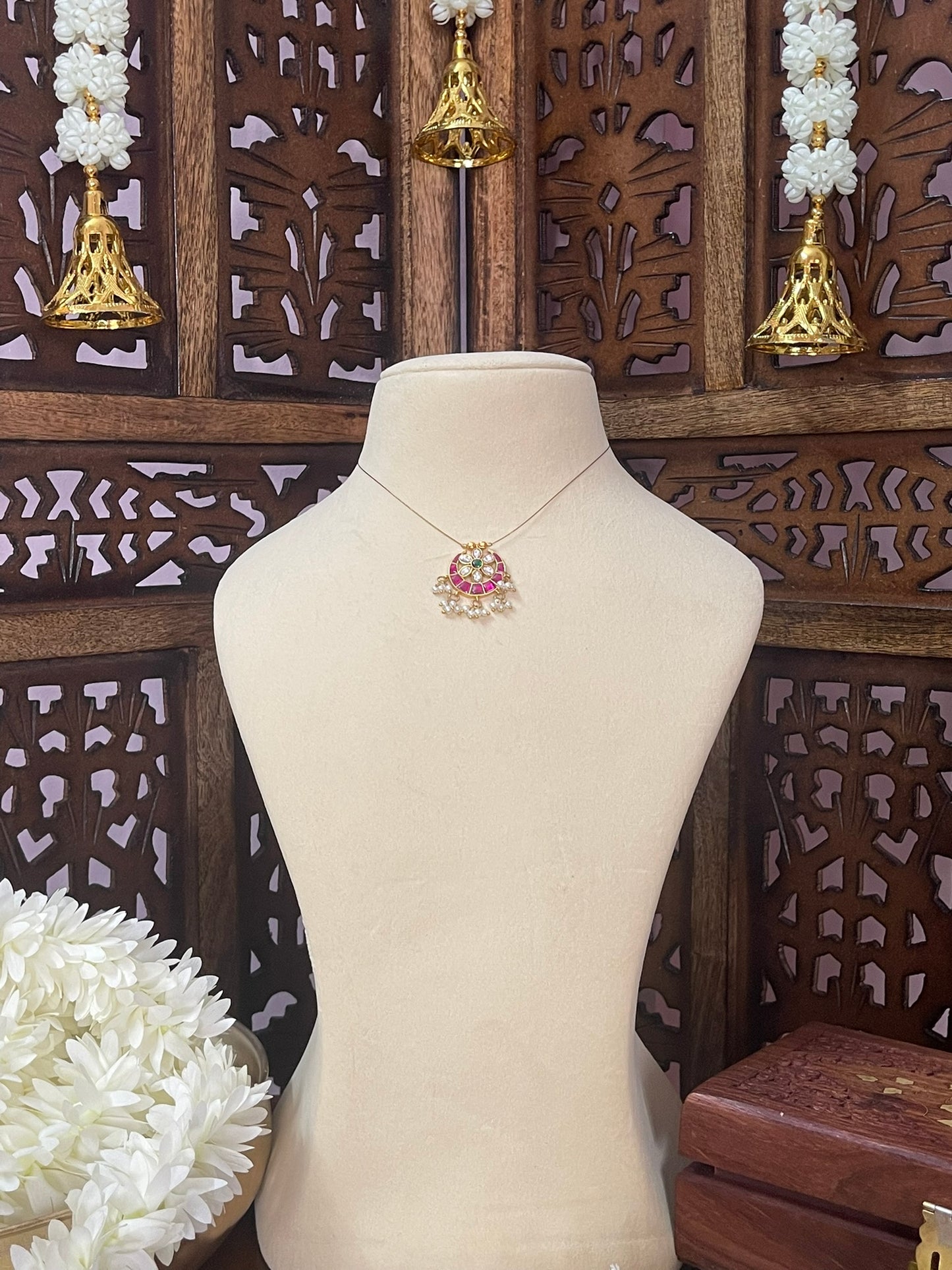 Jadau Invisible Chain