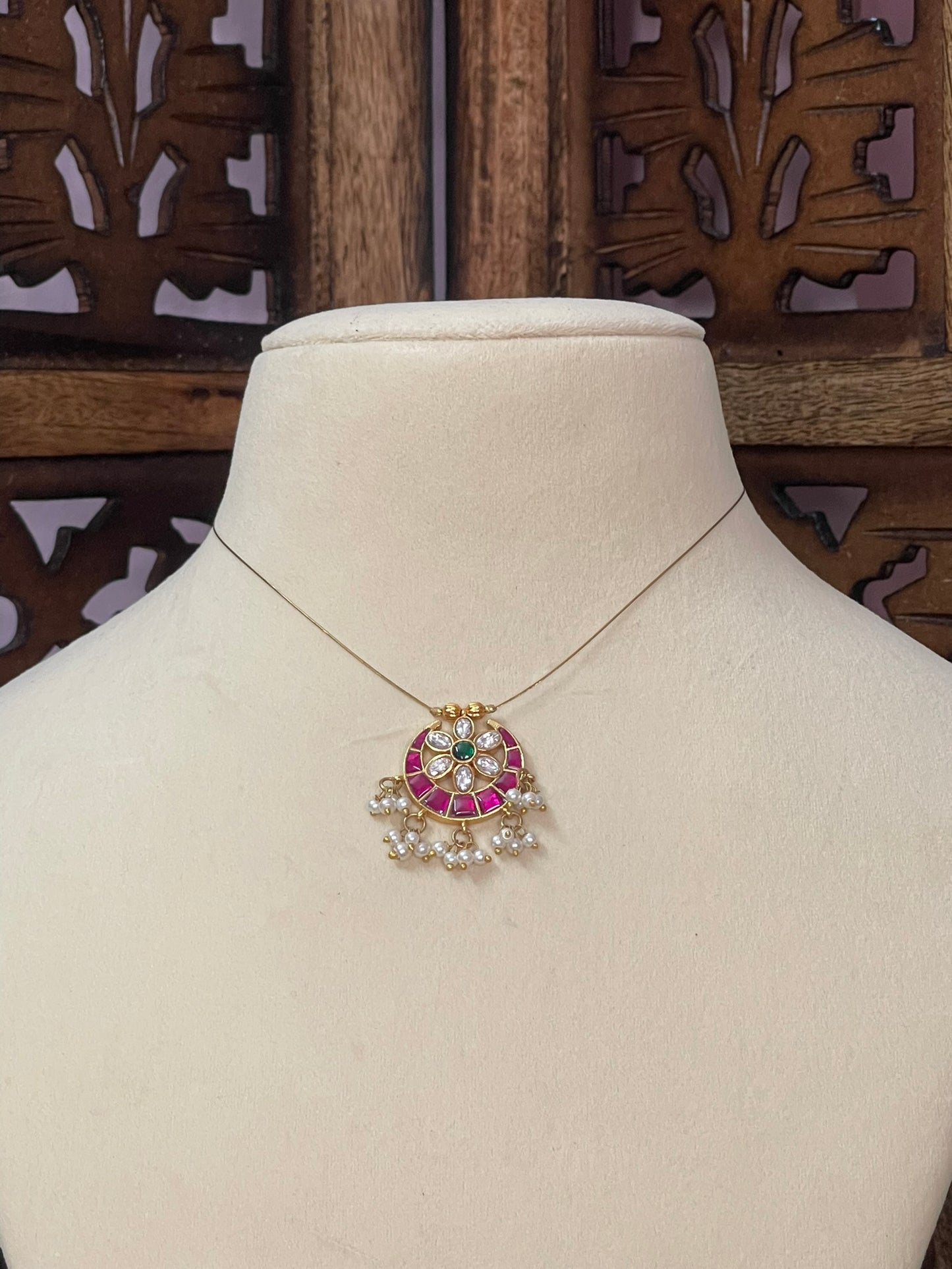 Jadau Invisible Chain