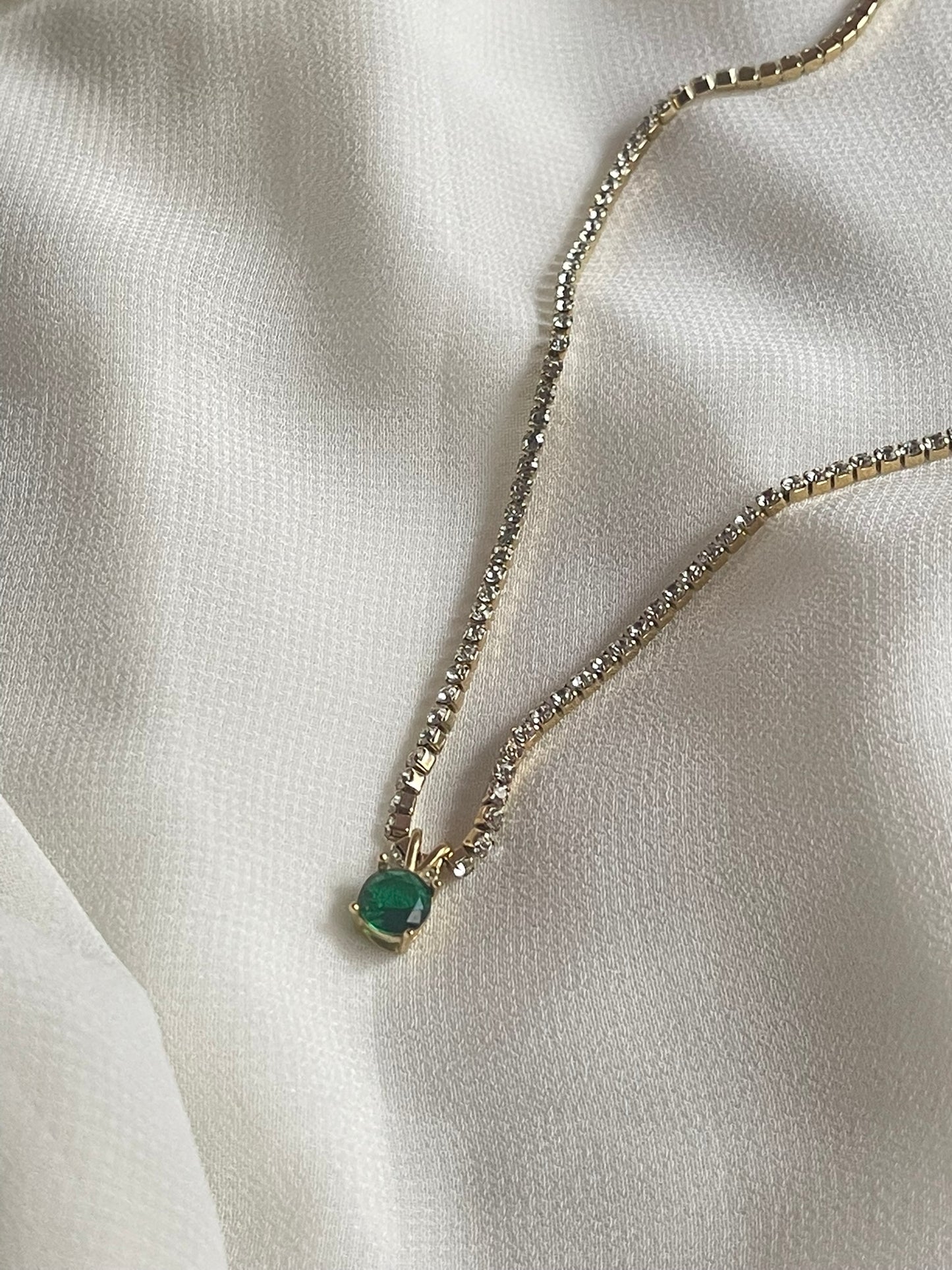 Emerald Solitaire Box Pendant Chain