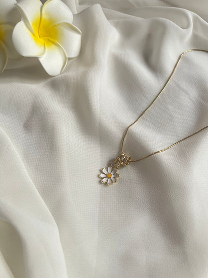 Daisy Pendant Chain