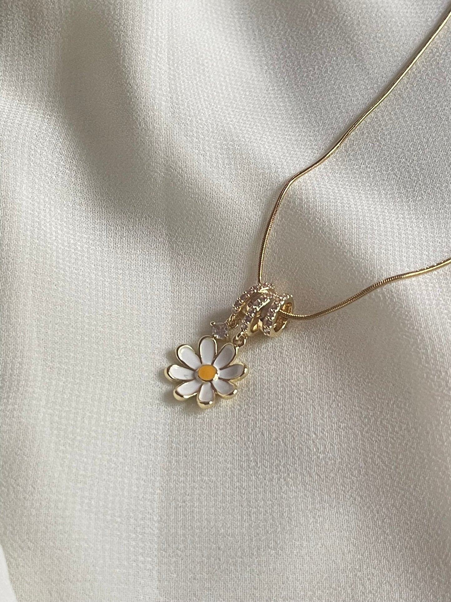 Daisy Pendant Chain