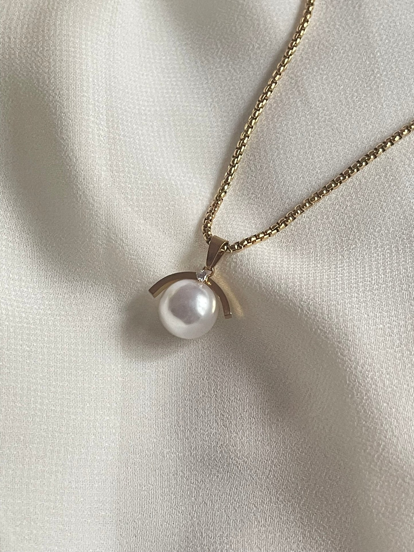 Pearl Drop Pendant Chain
