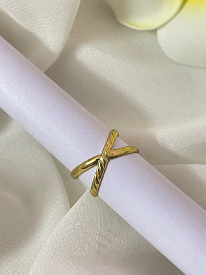 Cross Wrap Finger Ring